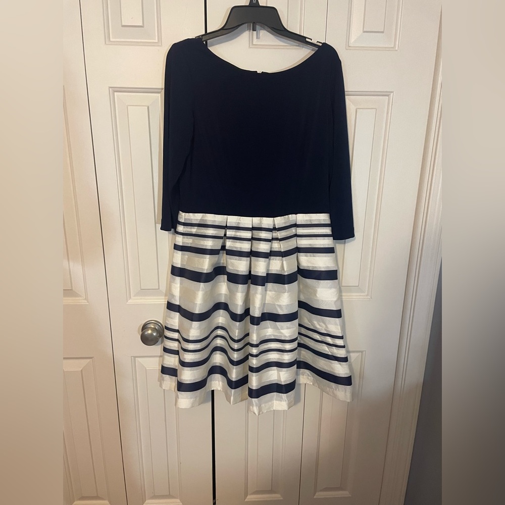 Jessica Howard Fit and Flare Navy Blue and Cream Dress. Size 14